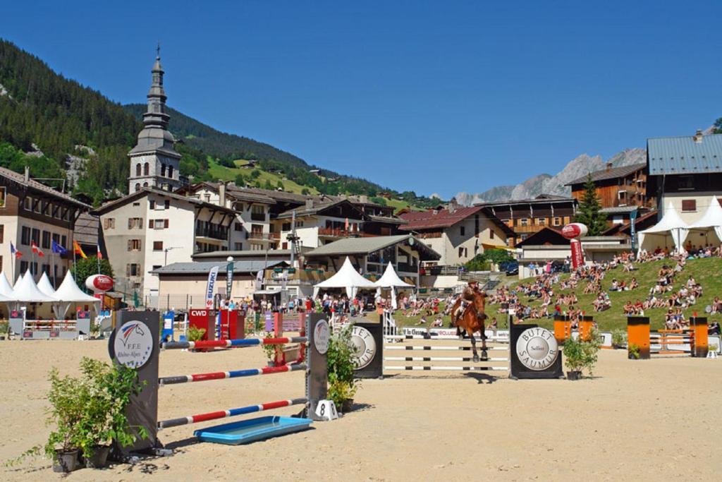 Hotel La Montagne La Clusaz Exterior photo