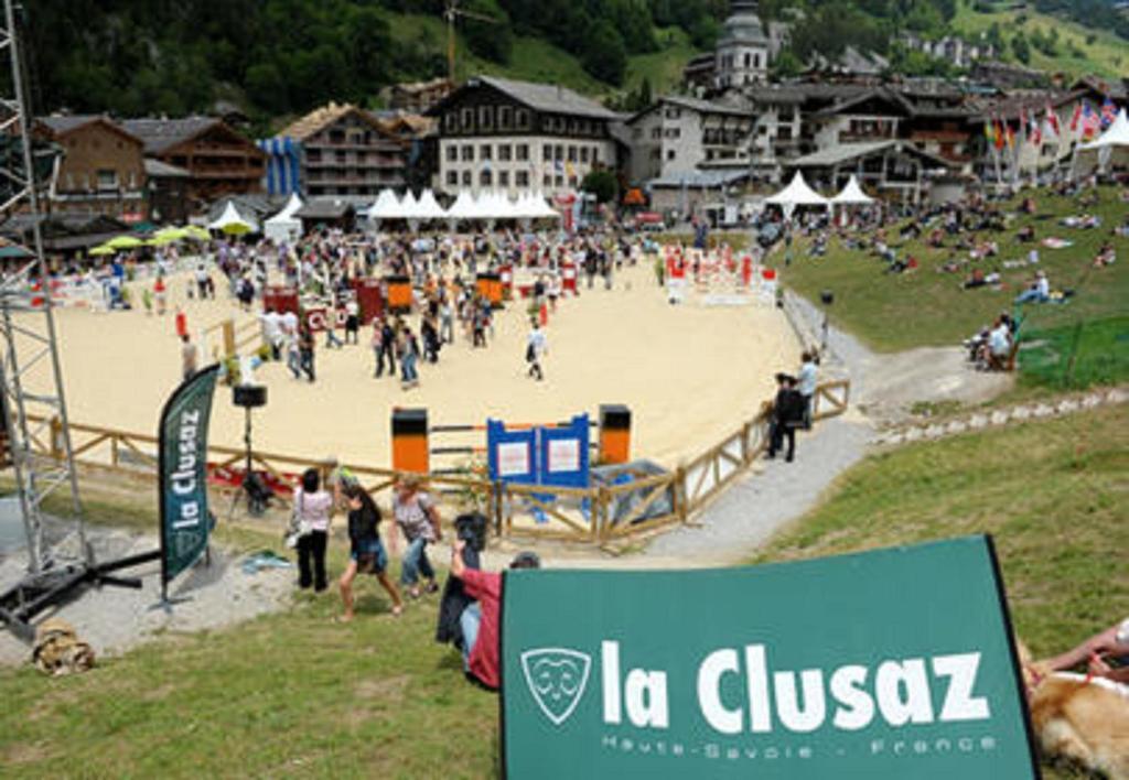 Hotel La Montagne La Clusaz Exterior photo