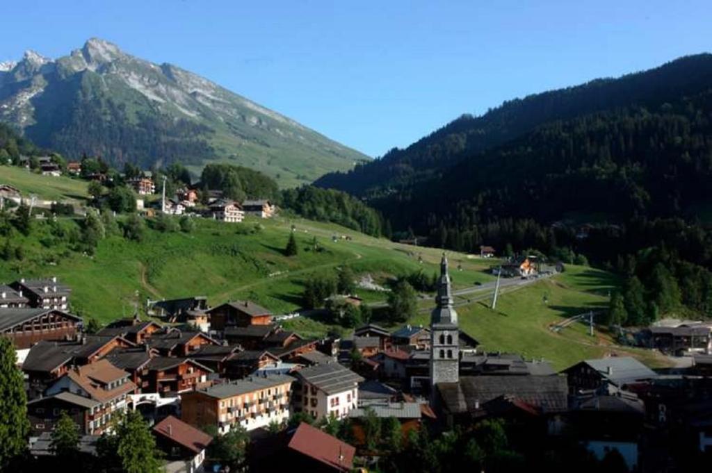 Hotel La Montagne La Clusaz Exterior photo